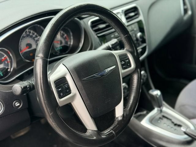2013 Chrysler 200 Touring