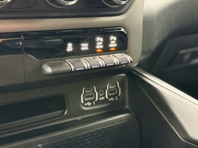 2020 RAM 1500 Big Horn Crew Cab 4x4 5'7" Box