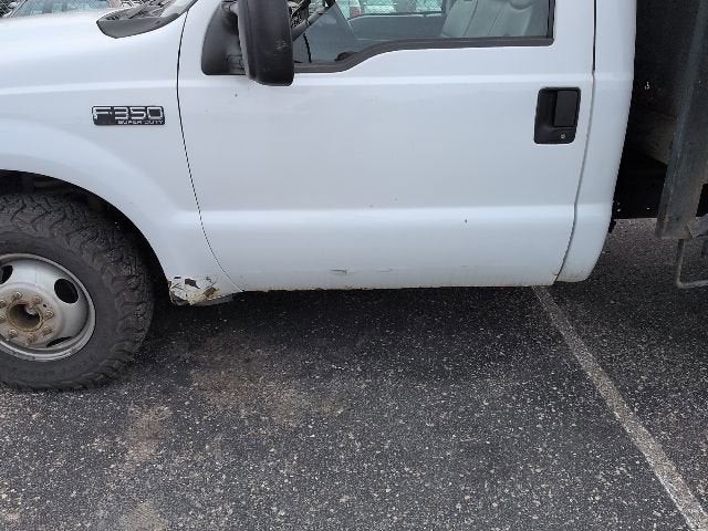 2004 Ford Super Duty F-350 DRW XL