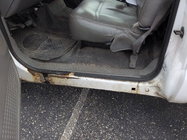 2004 Ford Super Duty F-350 DRW XL