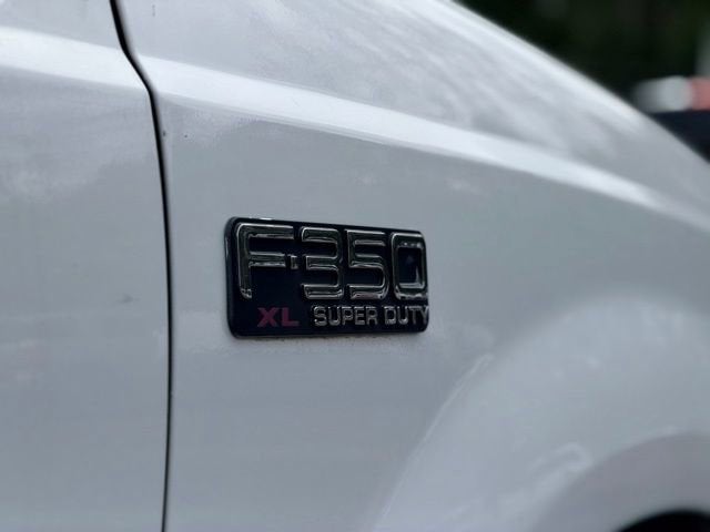 2004 Ford Super Duty F-350 DRW XL