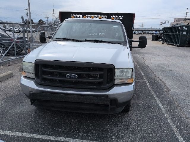 2004 Ford Super Duty F-350 DRW XL