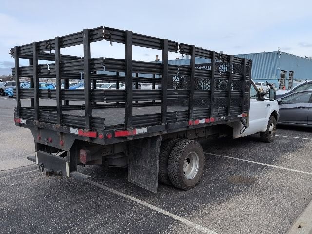 2004 Ford Super Duty F-350 DRW XL