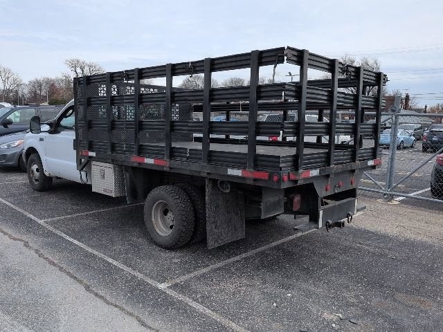 2004 Ford Super Duty F-350 DRW XL