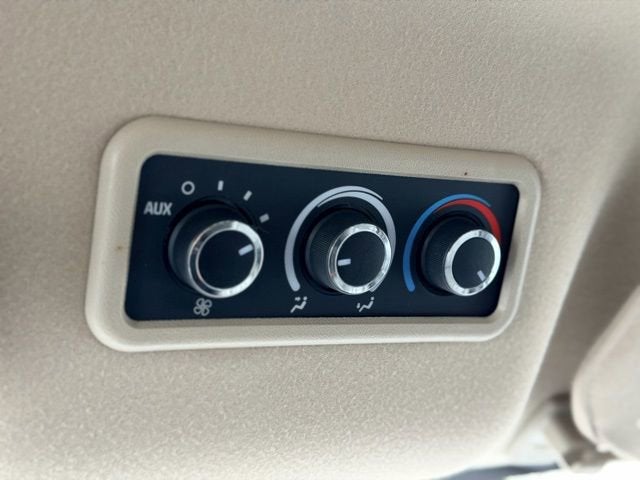 2023 Chevrolet Express Passenger 3500 1LS