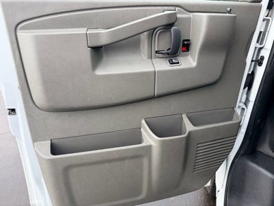 2023 Chevrolet Express Passenger 3500 1LS