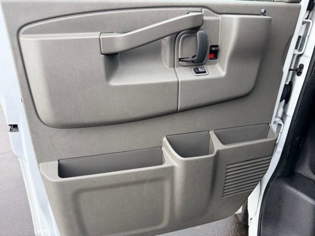 2023 Chevrolet Express Passenger 3500 1LS