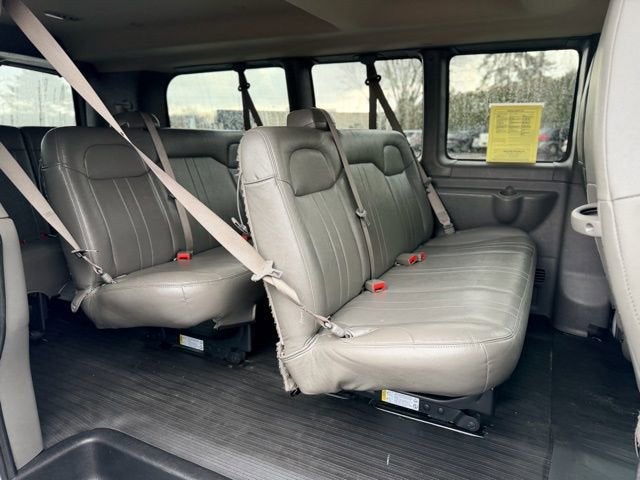 2023 Chevrolet Express Passenger 3500 1LS