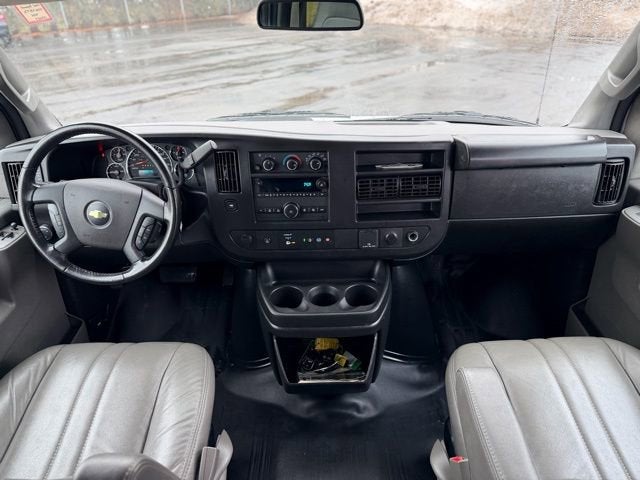 2023 Chevrolet Express Passenger 3500 1LS