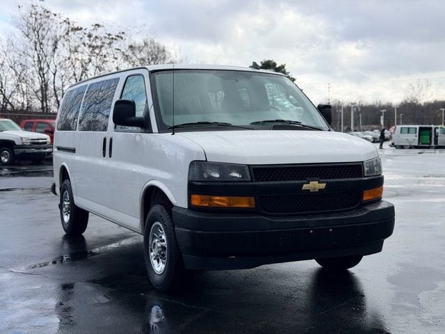 2023 Chevrolet Express Passenger 3500 1LS