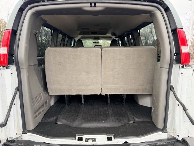 2023 Chevrolet Express Passenger 3500 1LS