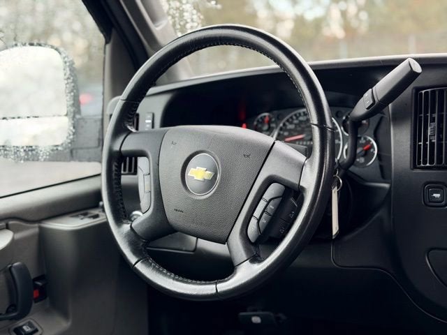 2023 Chevrolet Express Passenger 3500 1LS