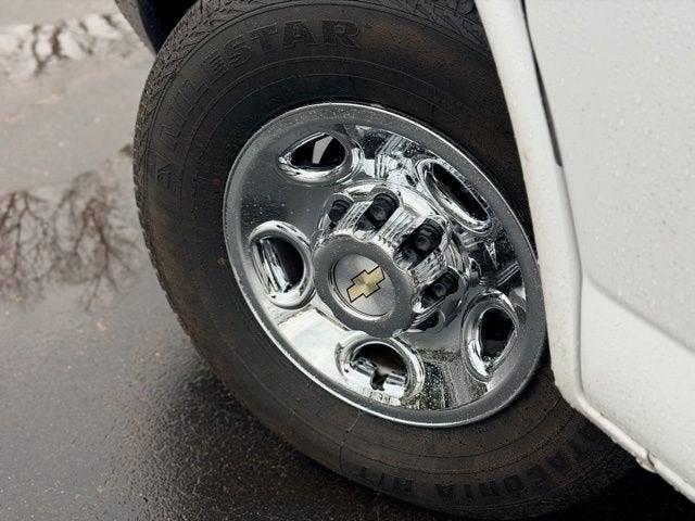 2023 Chevrolet Express Passenger 3500 1LS