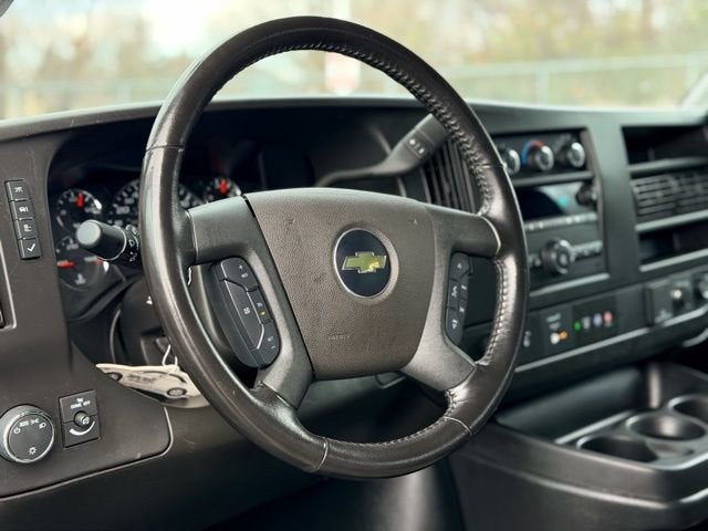 2023 Chevrolet Express Passenger 3500 1LS