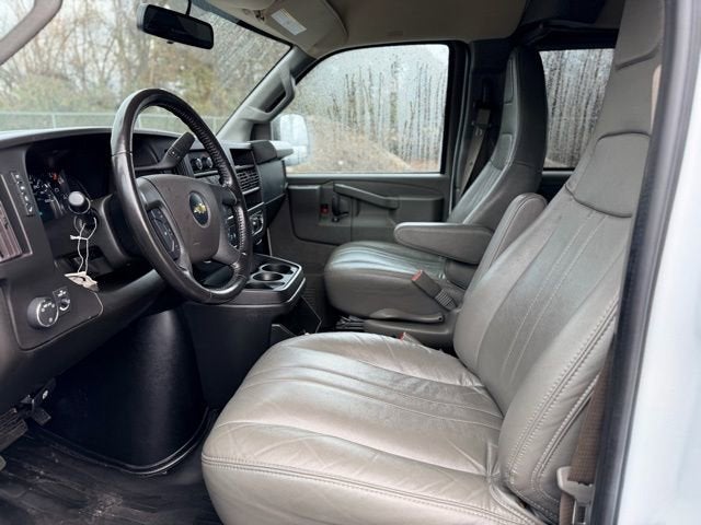 2023 Chevrolet Express Passenger 3500 1LS