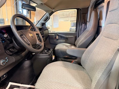 2025 Chevrolet Express Cutaway 3500 1WT
