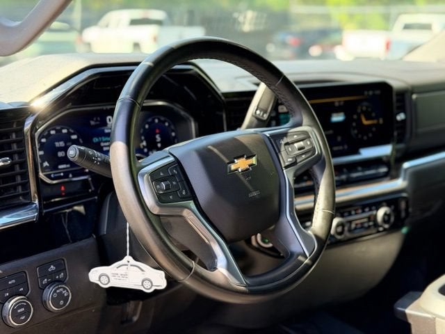 2023 Chevrolet Silverado 1500 LT - Photo 9