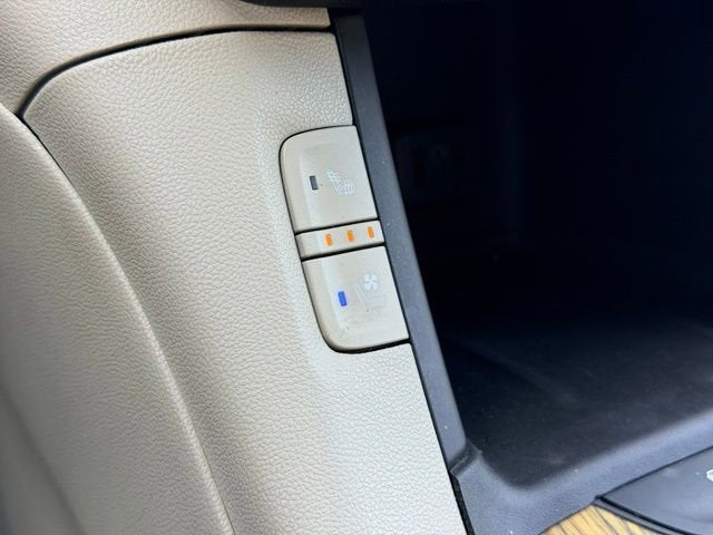 2018 GMC Acadia Denali - Photo 16