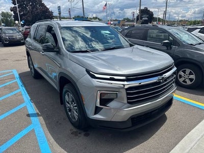 2025 Chevrolet Traverse LT