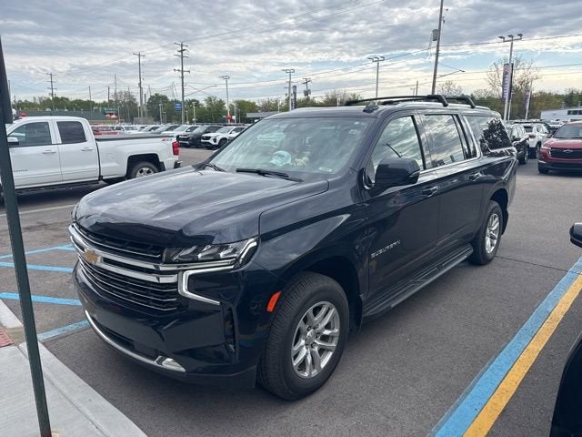 2022 Chevrolet Suburban 4WD 1500 LT's photo