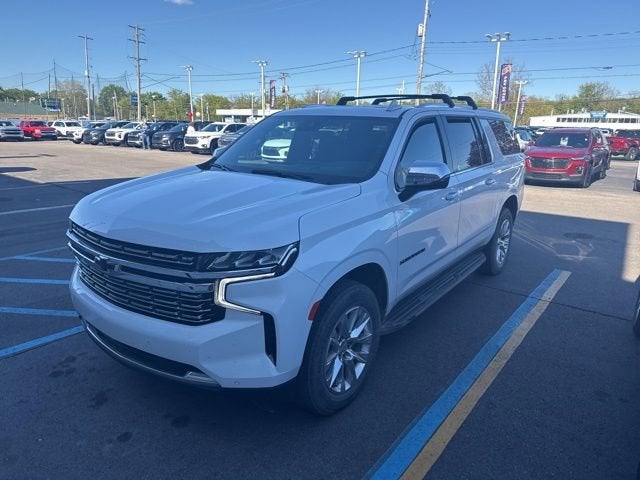 2023 Chevrolet Suburban 4WD 1500 Premier's photo