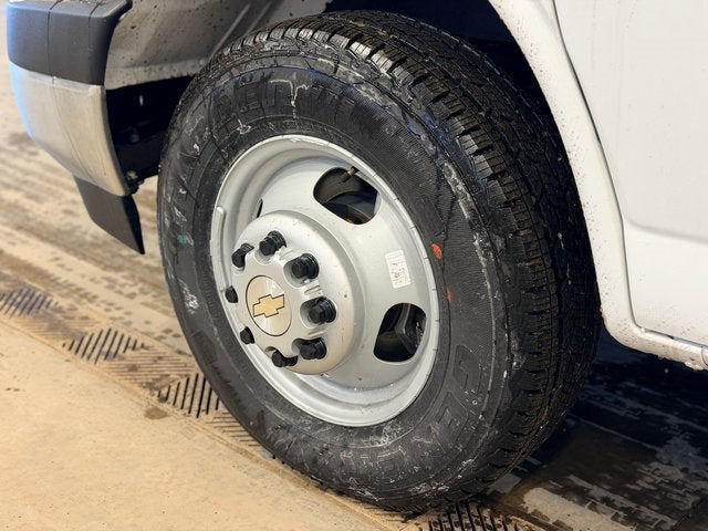 2025 Chevrolet Express Cutaway 3500 1WT