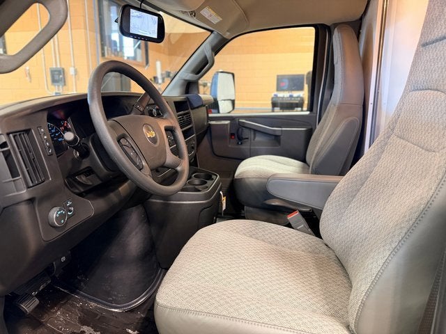 2025 Chevrolet Express Cutaway 3500 1WT