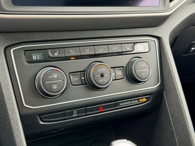 2020 Volkswagen Atlas Cross Sport 2.0T SE w/Technology R-Line