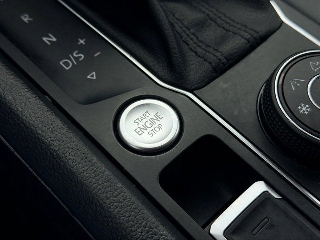 2020 Volkswagen Atlas Cross Sport 2.0T SE w/Technology R-Line