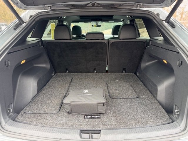 2020 Volkswagen Atlas Cross Sport 2.0T SE w/Technology R-Line