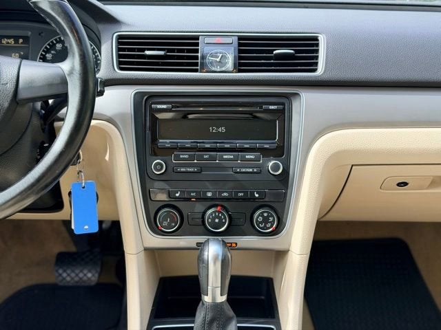2014 Volkswagen Passat 1.8T Wolfsburg Edition