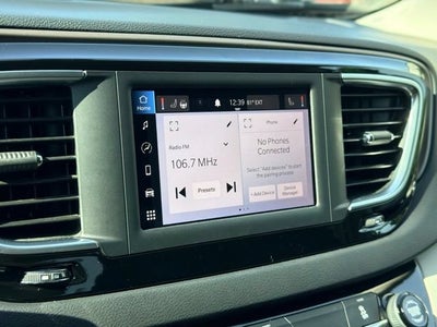 2022 Chrysler Voyager LX