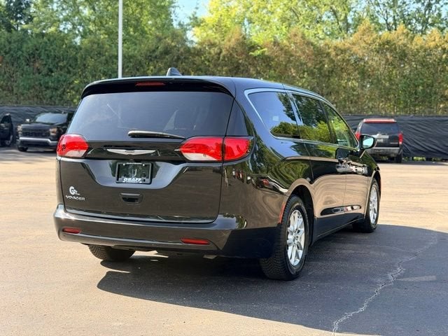2022 Chrysler Voyager LX