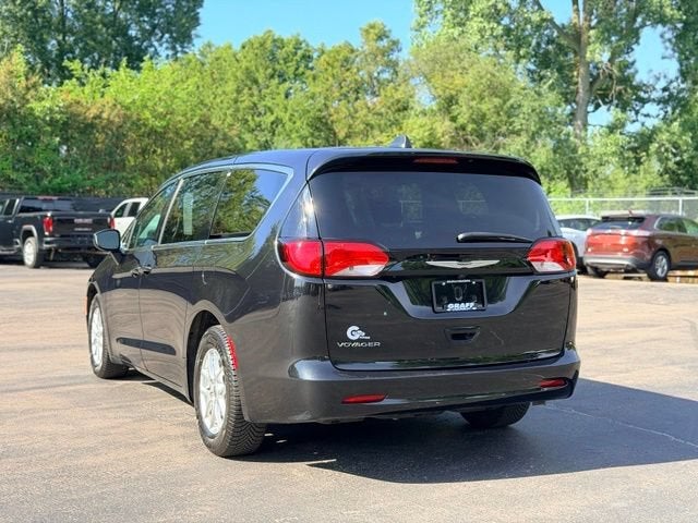 2022 Chrysler Voyager LX