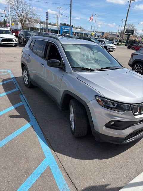 2022 Jeep Compass Latitude FWD