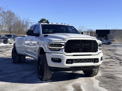 2022 RAM 3500 Laramie Crew Cab 4x4 8' Box