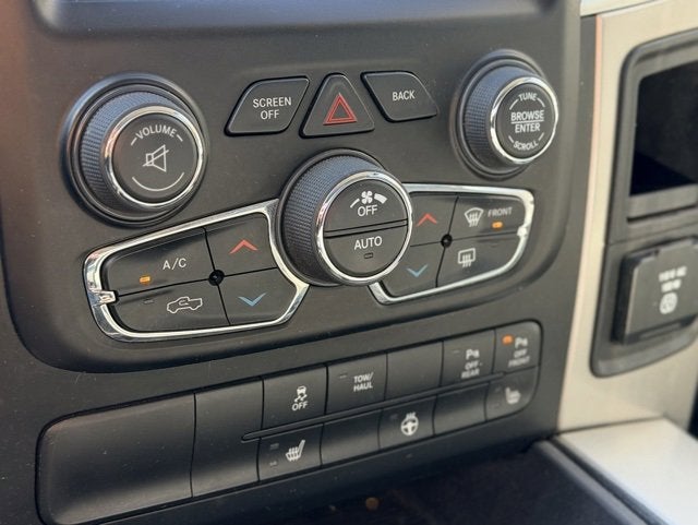 2017 RAM 1500 Big Horn Crew Cab 4x4 5'7" Box