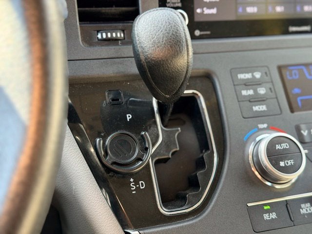 2018 Toyota Sienna LE 8 Passenger
