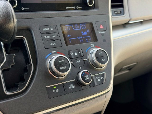 2018 Toyota Sienna LE Auto Access Seat