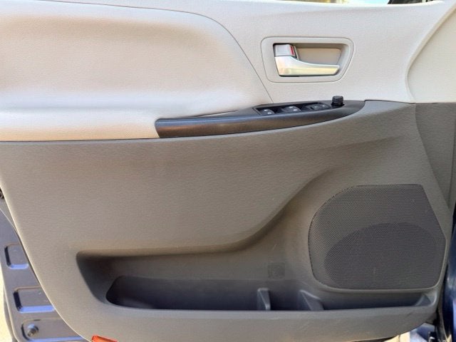 2018 Toyota Sienna LE Auto Access Seat