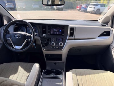 2018 Toyota Sienna LE Auto Access Seat
