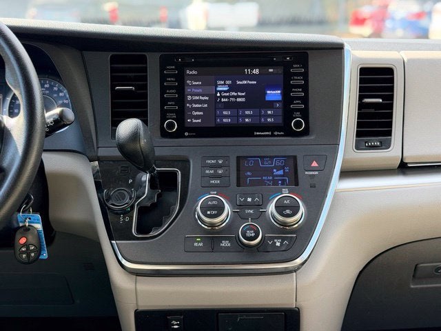 2018 Toyota Sienna LE Auto Access Seat
