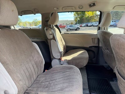 2018 Toyota Sienna LE Auto Access Seat
