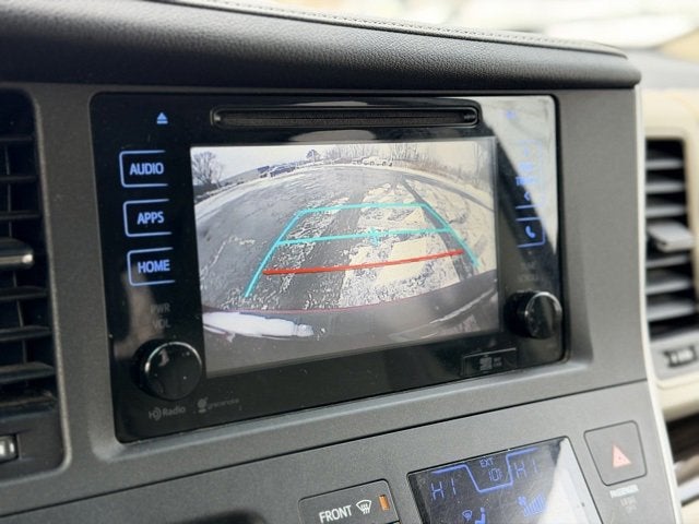 2015 Toyota Sienna XLE 8 Passenger