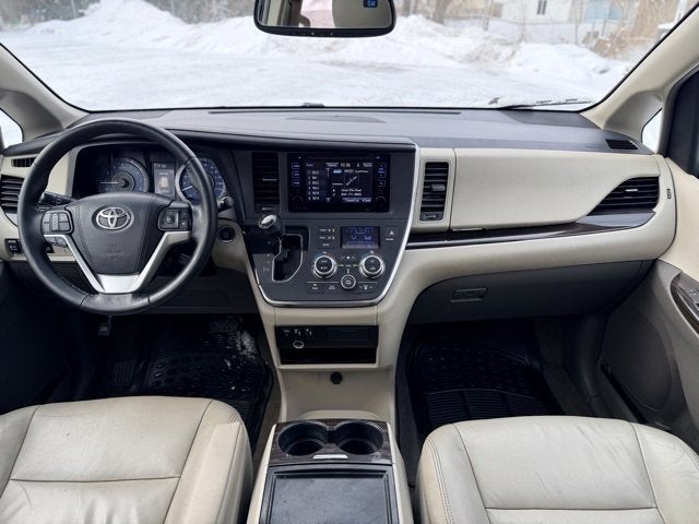 2015 Toyota Sienna XLE 8 Passenger