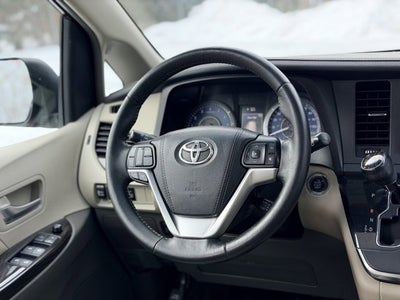 2015 Toyota Sienna XLE 8 Passenger