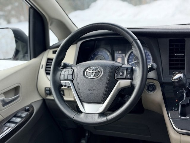 2015 Toyota Sienna XLE 8 Passenger