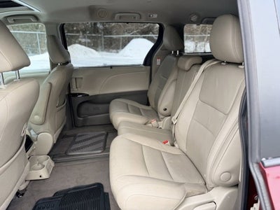 2015 Toyota Sienna XLE 8 Passenger