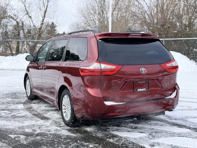 2015 Toyota Sienna XLE 8 Passenger