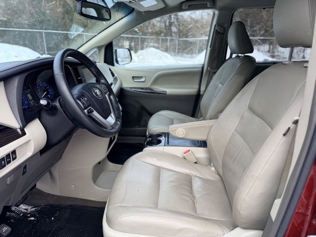 2015 Toyota Sienna XLE 8 Passenger